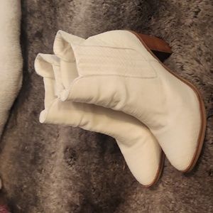 Mia Santos bootie size 8